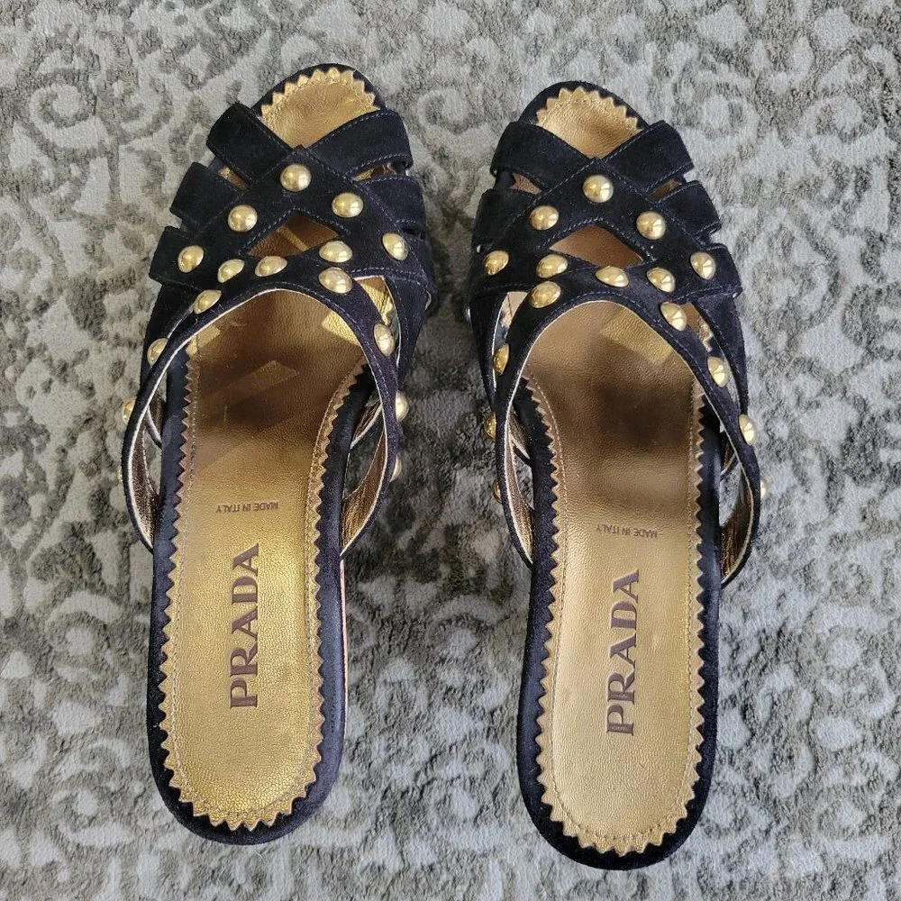 Prada Scamosciato Heels—hard to find! Size 36.5 - Picture 4 of 12